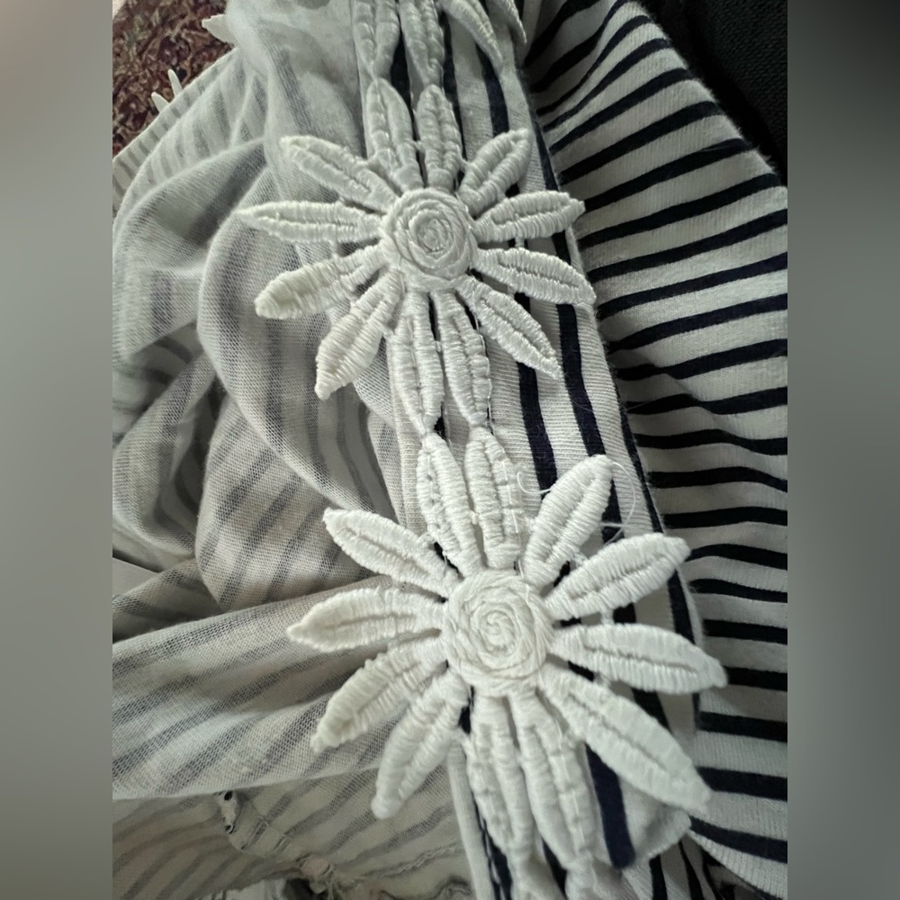 Topshop Cropped Striped Shirt with Floral Attachments | Size 2 or XS - Picture 9 of 11